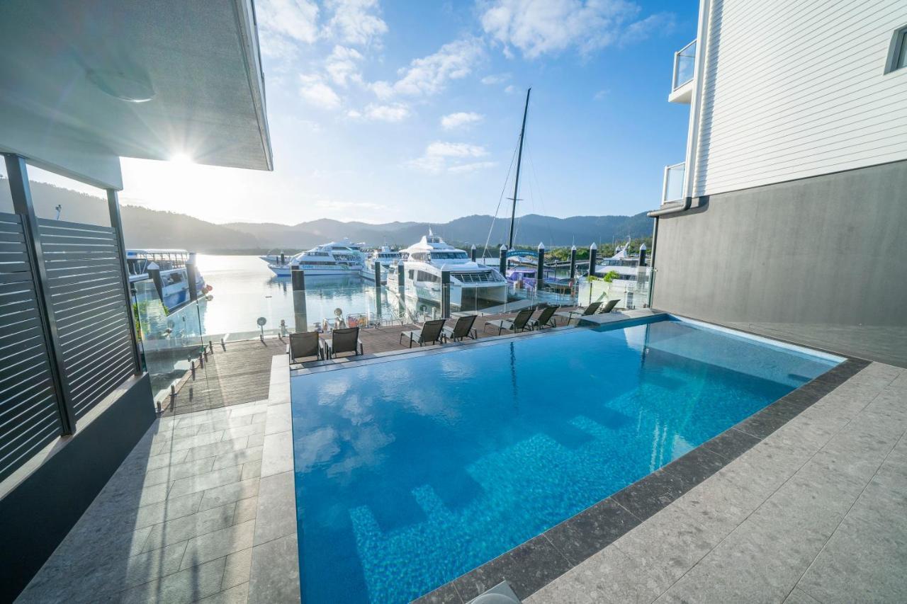 Hotel Harbour Cove Airlie Beach Esterno foto