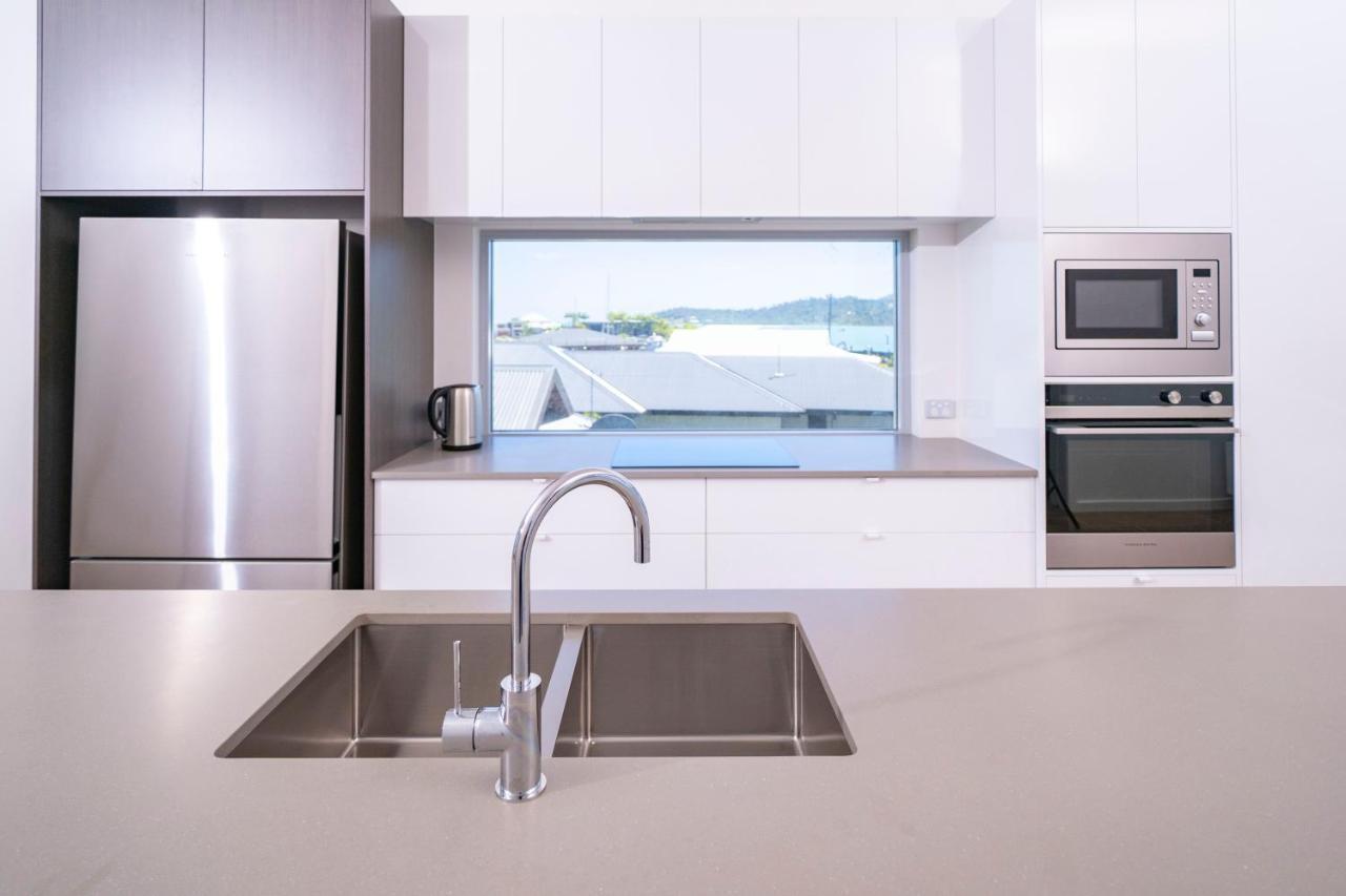 Hotel Harbour Cove Airlie Beach Esterno foto
